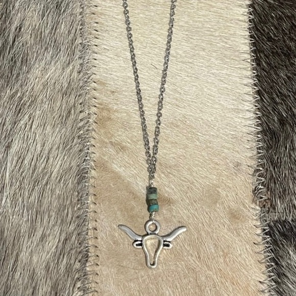 Jewelry - Steer turquoise necklace
